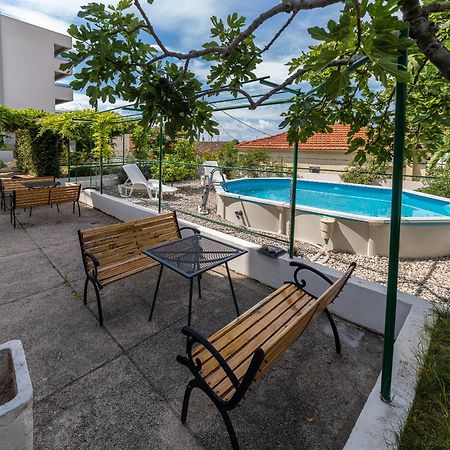 Apartments Turtle Gardens Макарска Екстериор снимка