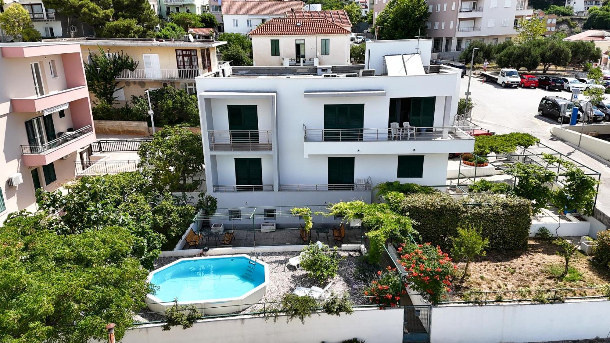 Apartments Turtle Gardens Макарска Екстериор снимка