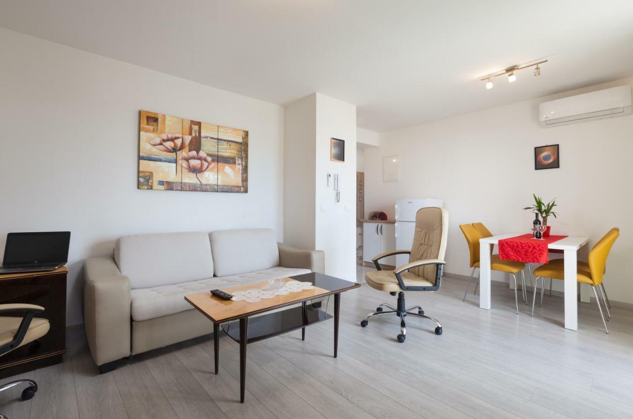 Apartments Turtle Gardens Макарска Екстериор снимка