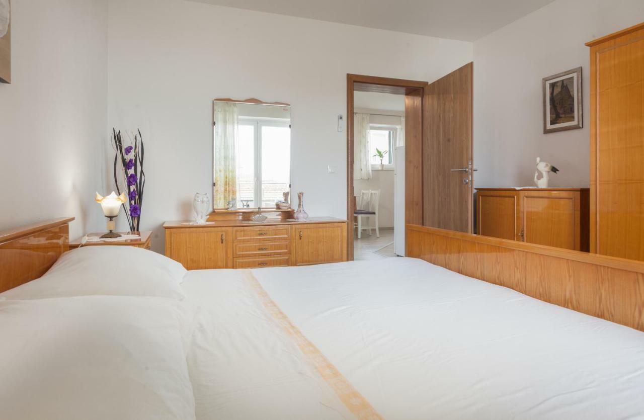 Apartments Turtle Gardens Макарска Екстериор снимка