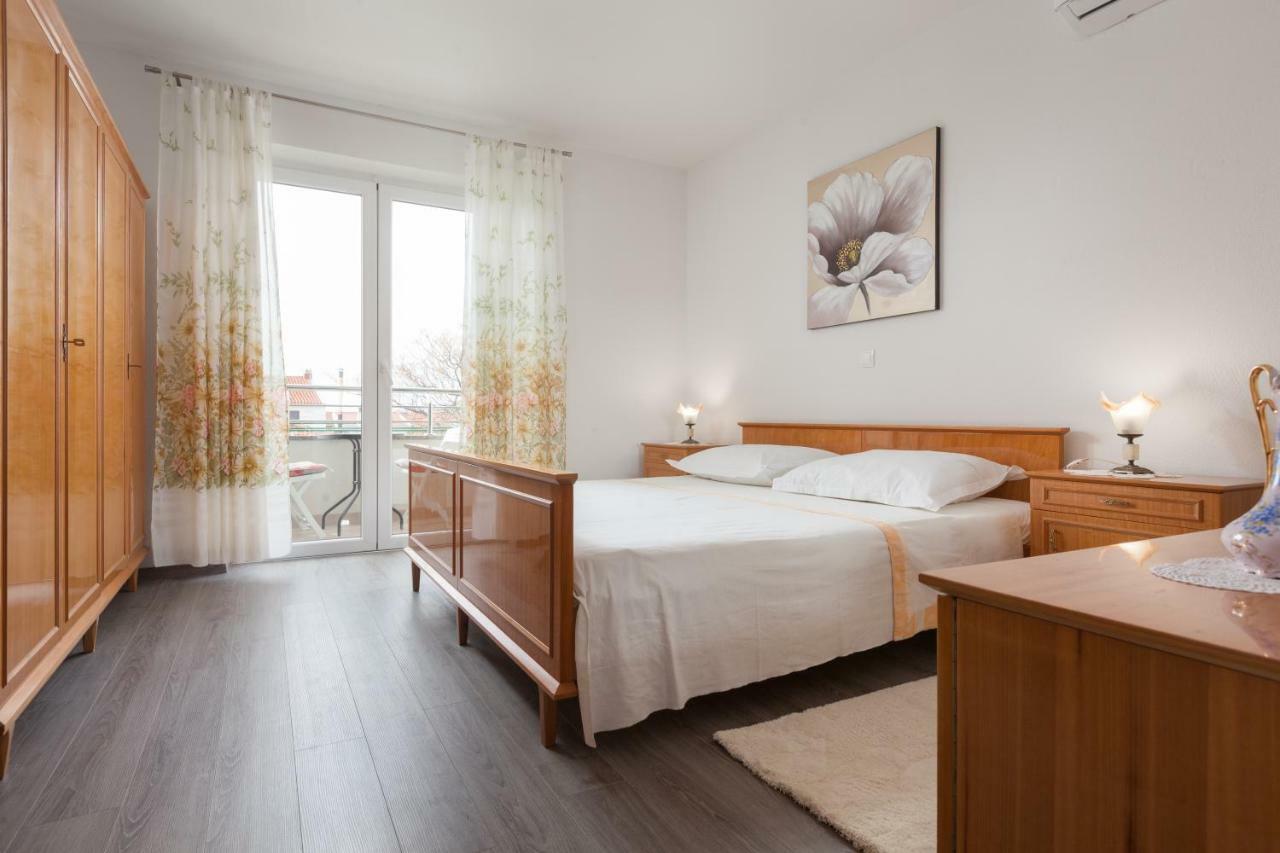 Apartments Turtle Gardens Макарска Екстериор снимка