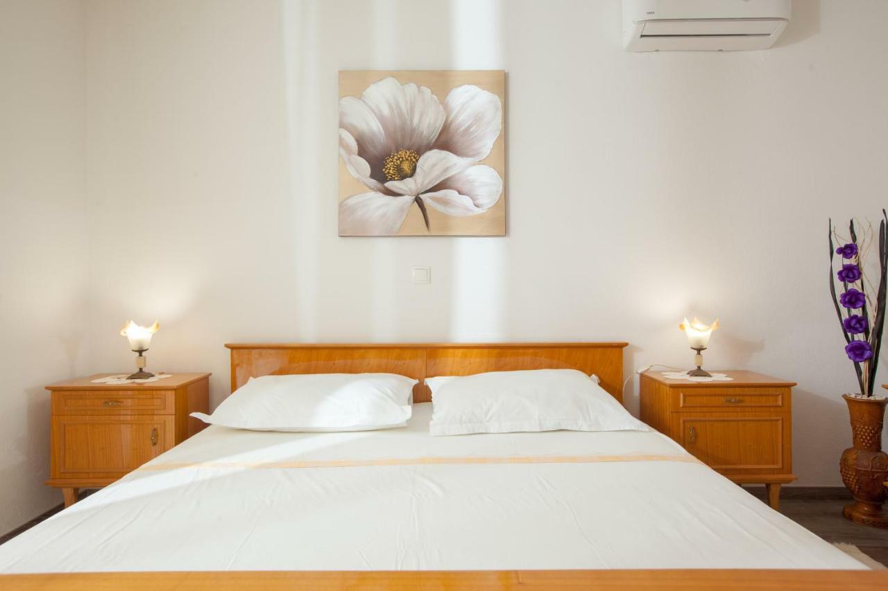 Apartments Turtle Gardens Макарска Екстериор снимка