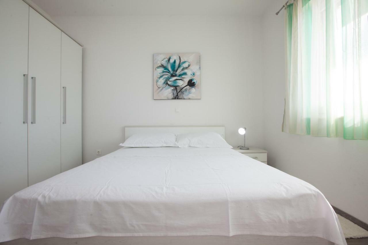 Apartments Turtle Gardens Макарска Екстериор снимка