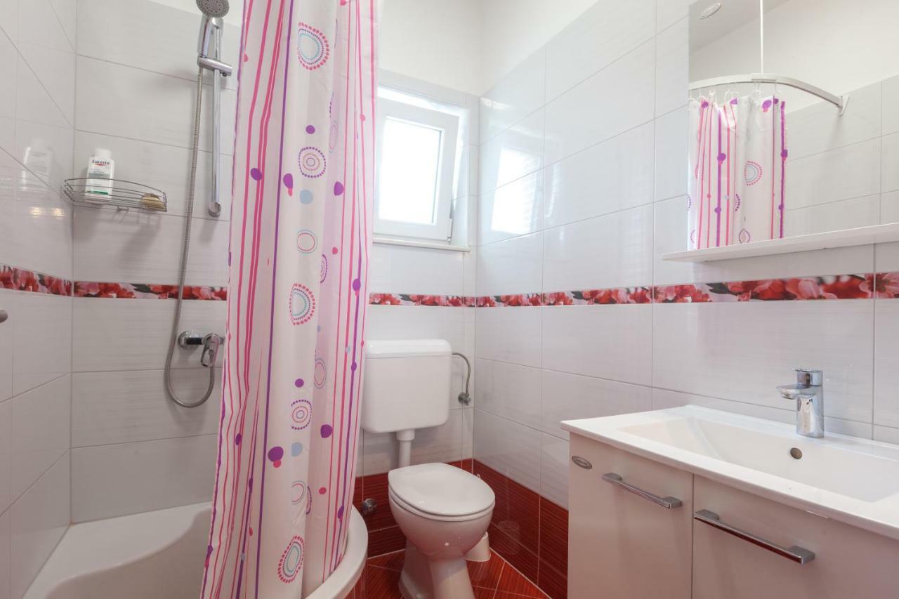 Apartments Turtle Gardens Макарска Екстериор снимка