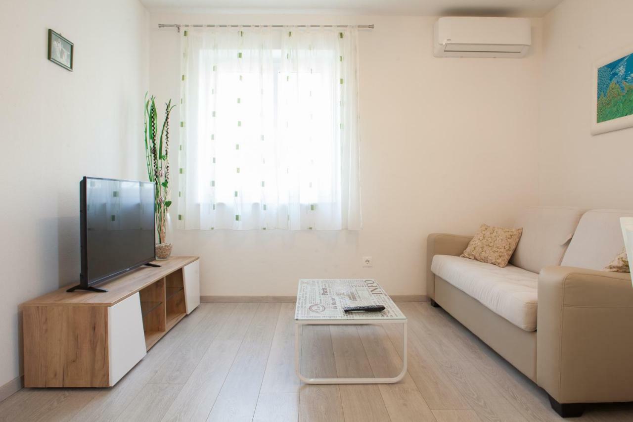 Apartments Turtle Gardens Макарска Екстериор снимка
