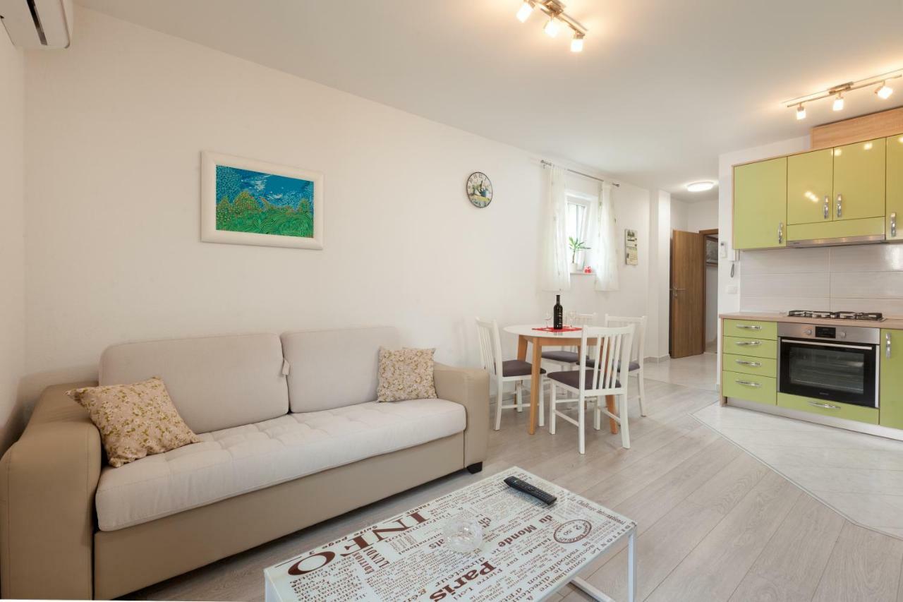 Apartments Turtle Gardens Макарска Екстериор снимка